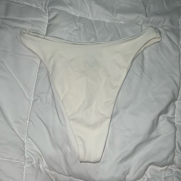 White Bikini form AEXAE - Picture 3 of 3